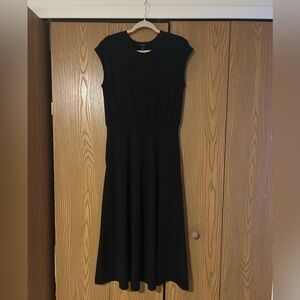 Banana Republic Classic Little  Black Midi Dress Pockets NEW condition